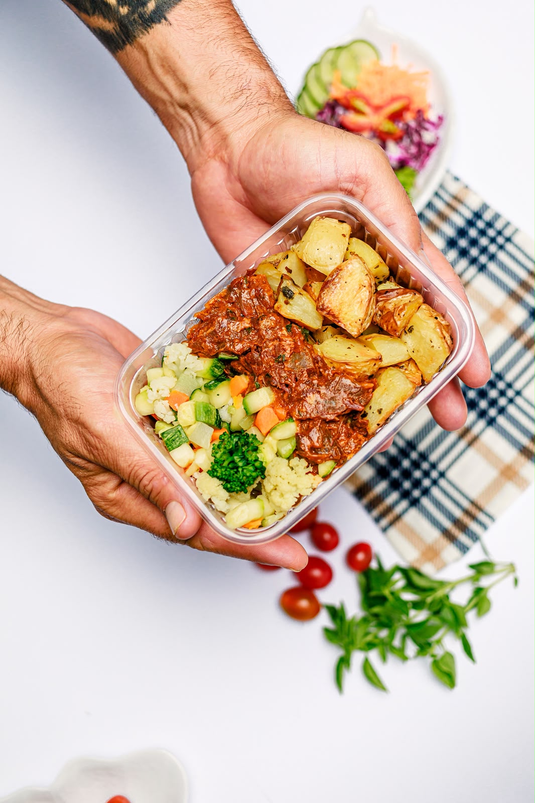 Marmita Wandy Fit com batatas, carne ao molho e legumes
